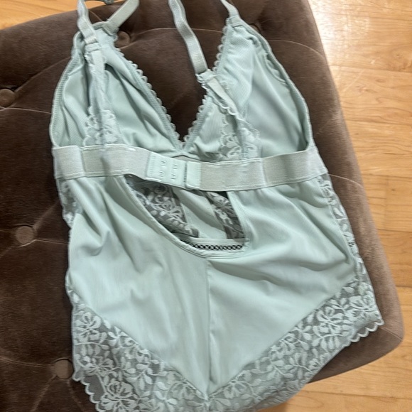 La vie en rose mint green bodysuit! - Picture 2 of 2